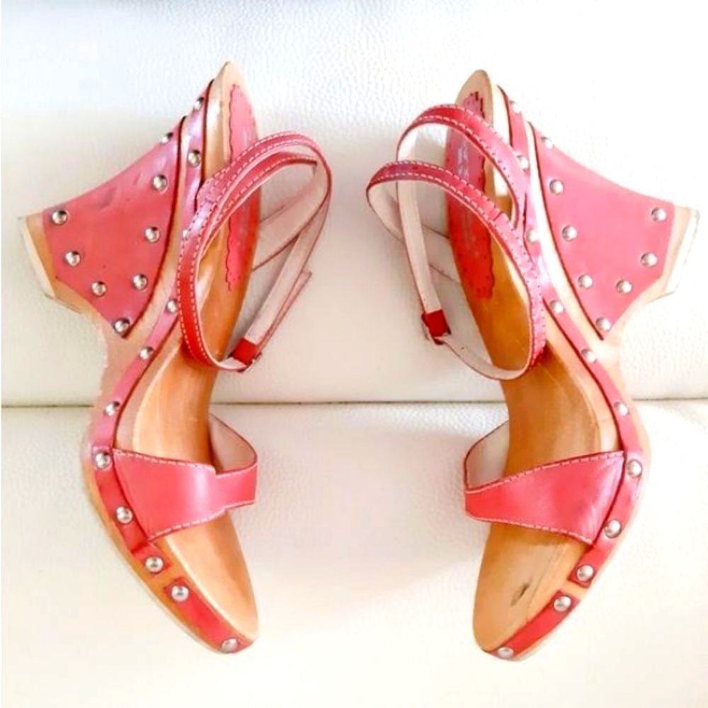 Bruno Valenti Pink Studded Wooden Sandals sz 9M